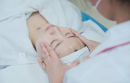 一个新手学美容要学多久？沈阳美容学校